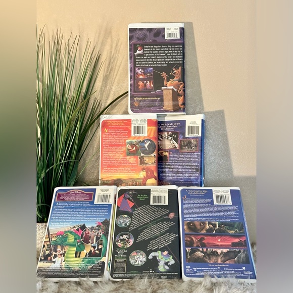 Disney/Warner Bro Classics VHS Bundle 3: Lion King, Petes Dragon, Buzz Lightyear - Picture 2 of 5